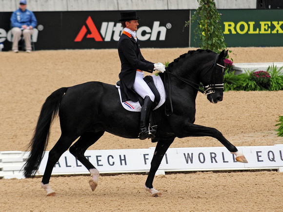 Dressage-Edward Gal & Moorlands Totilas-photo by Allen MacMillan.D3S_5272